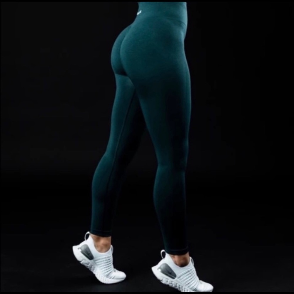 Alphalete amplify leggings in dark water size M